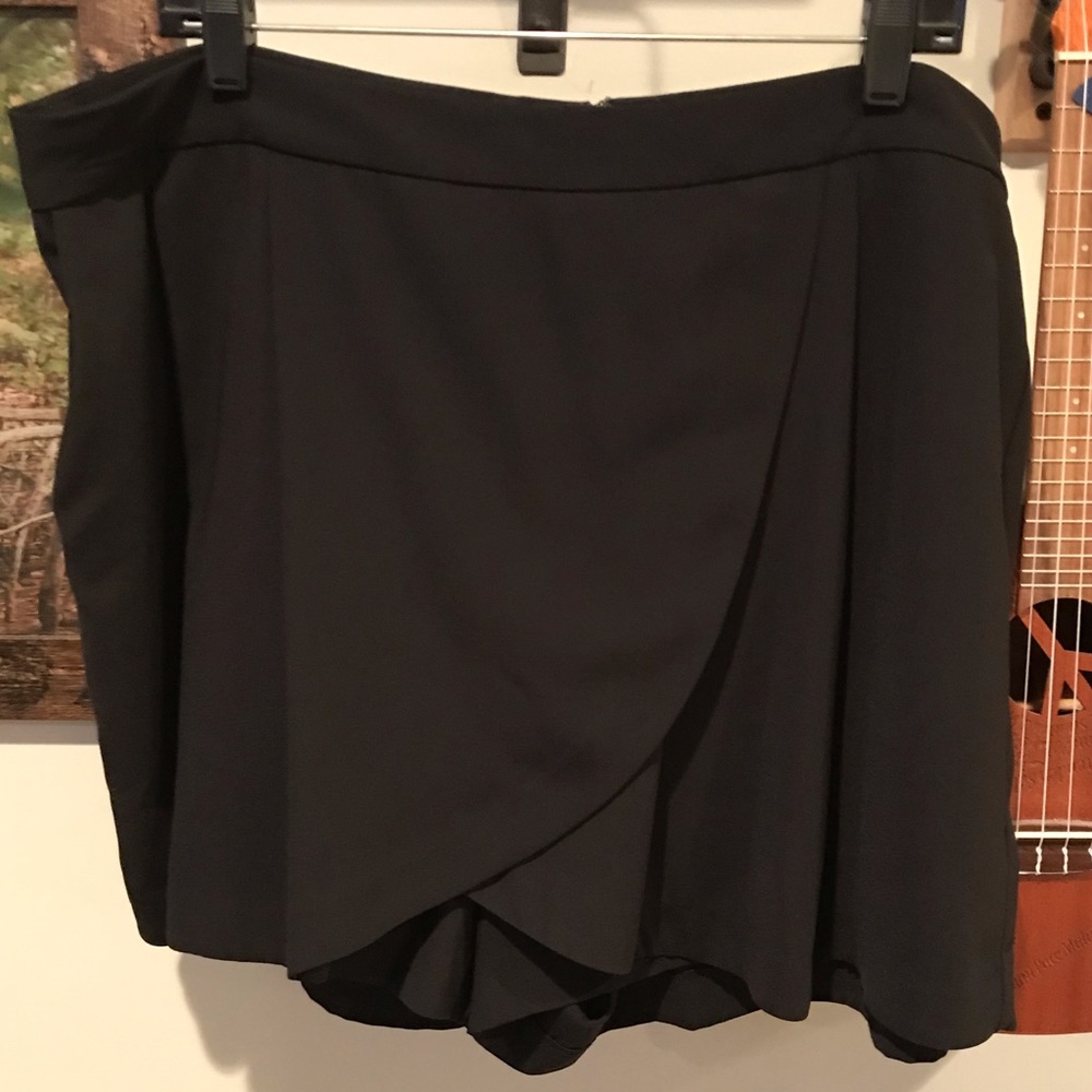 Black skort